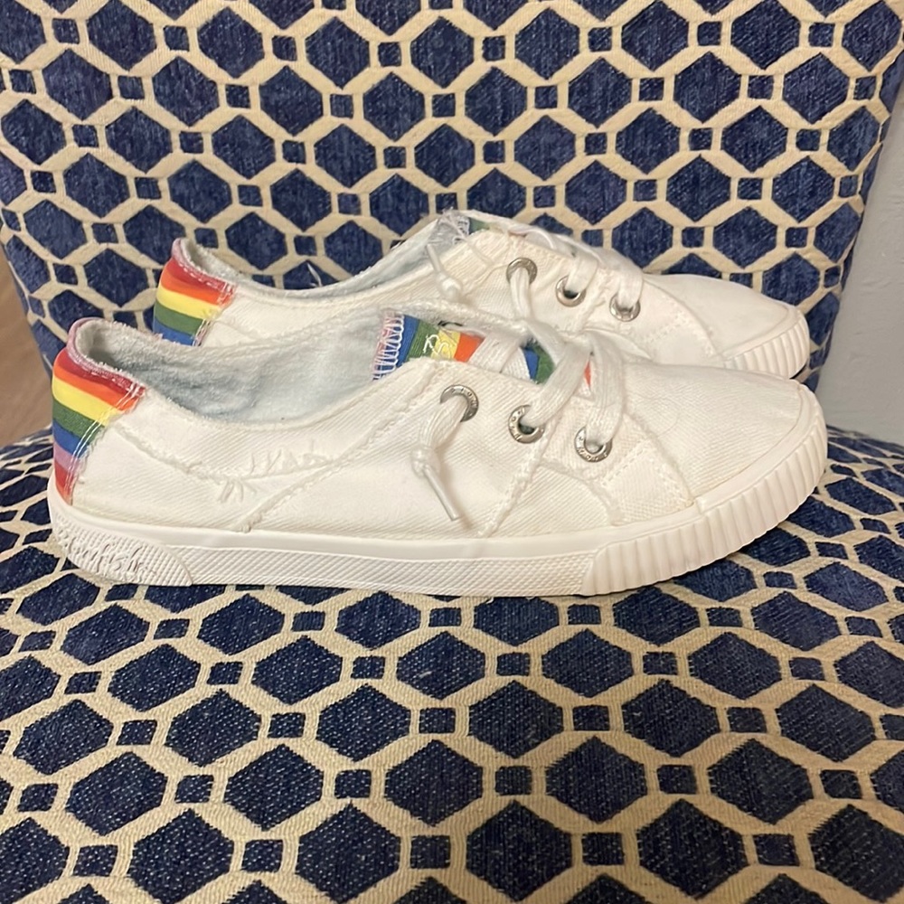 🌈 RAINBOW BLOWFISH Slip-Ons 7.5 🌈
